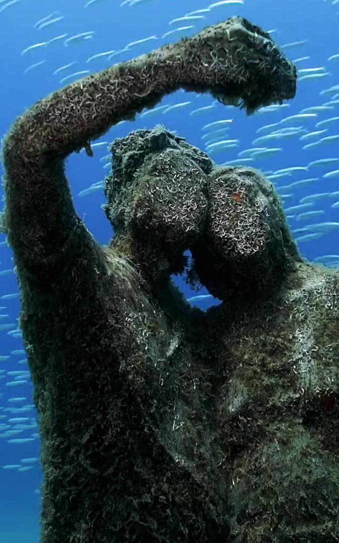 Beautiful News-Underwater sculpture.