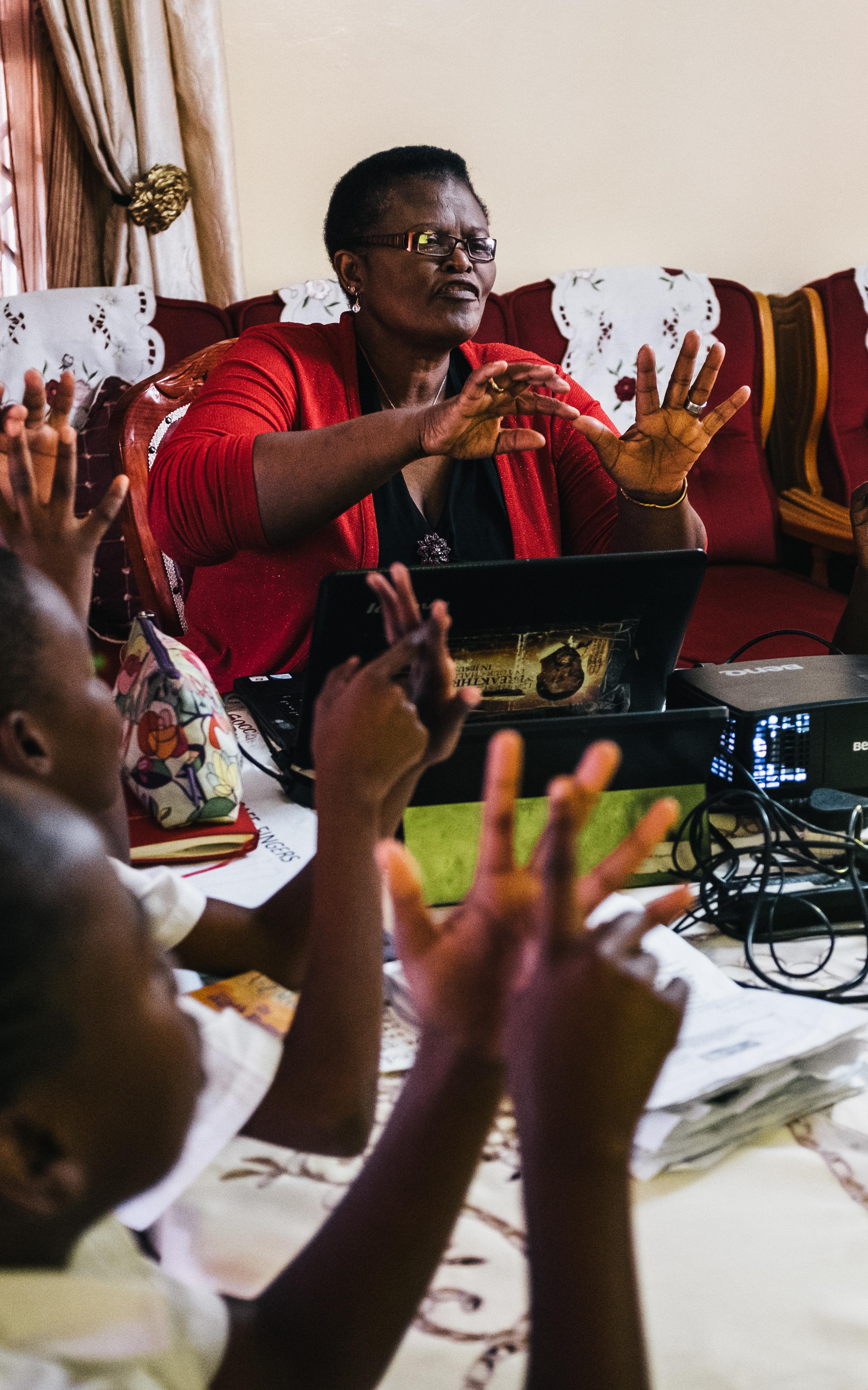 woman with projector teaching kids.