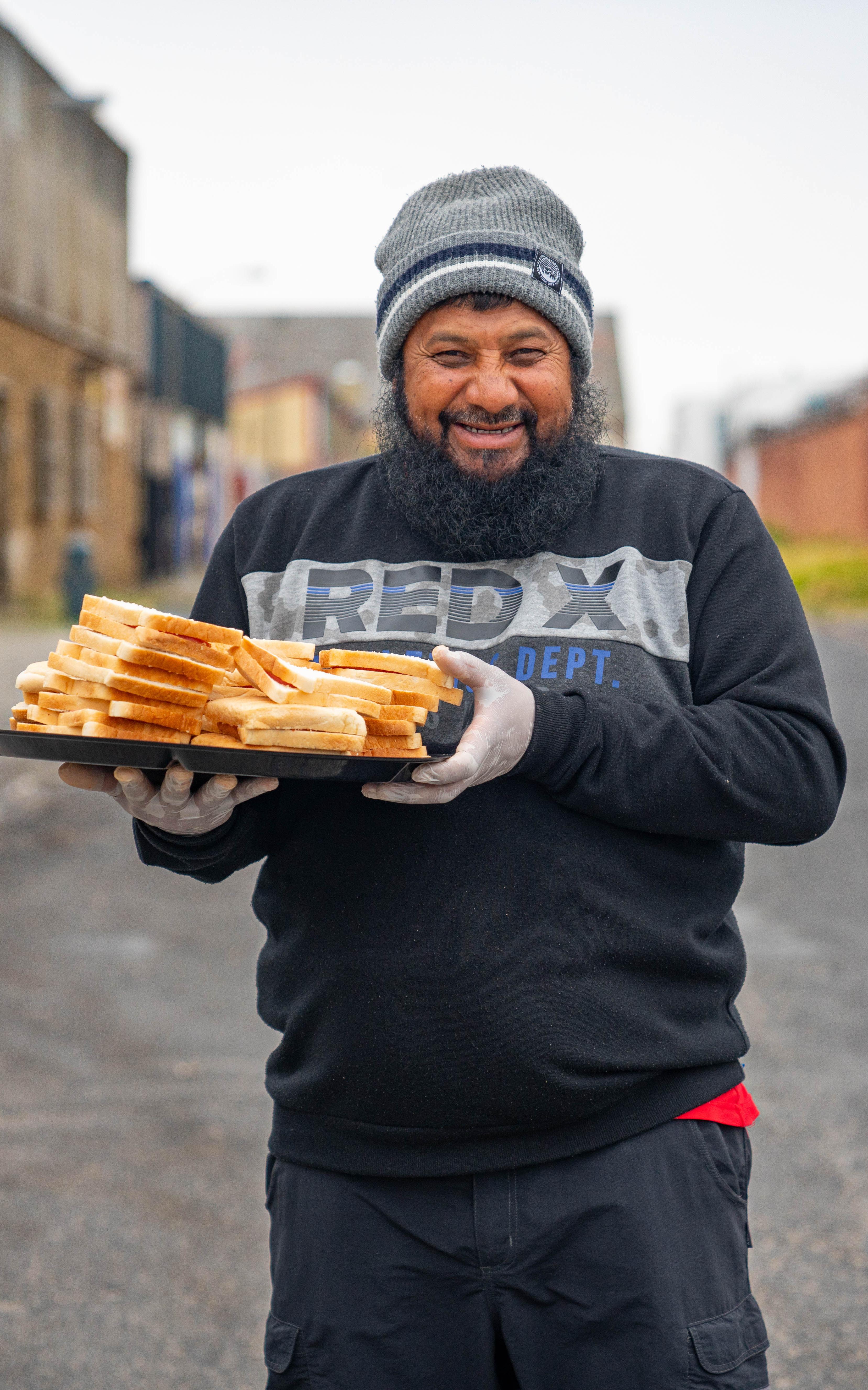 The security guard saving kids from hunger