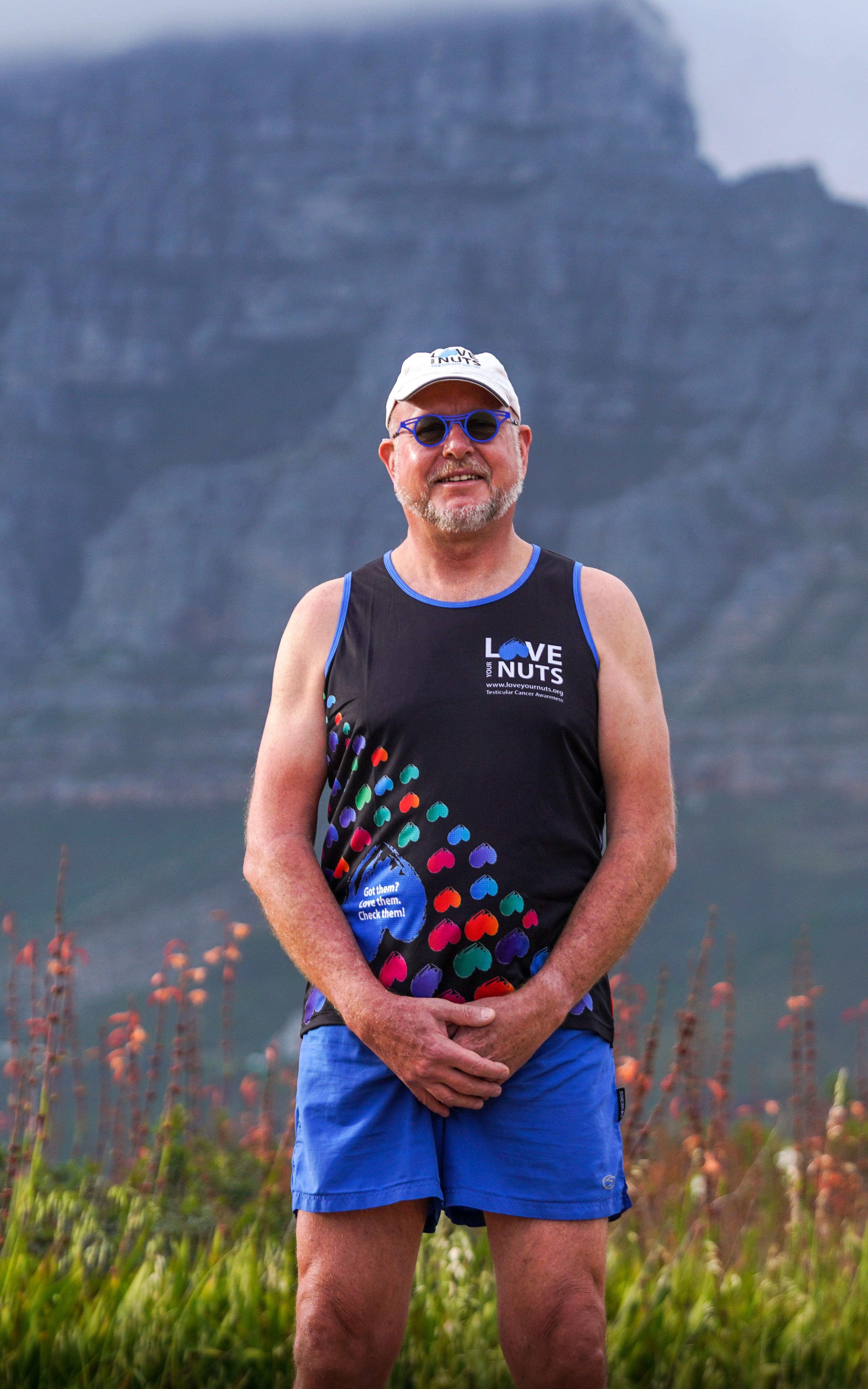 Beautiful News-Man in running gear standing in front of Table Mountain