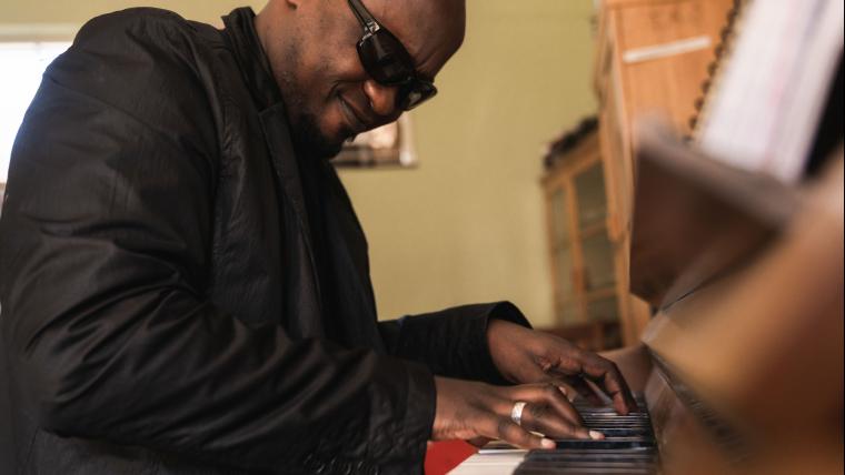 Qongqo, pursued her passion of jazz, even though he was old.