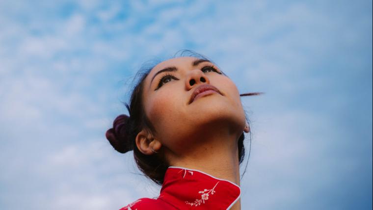 Woman looking up to the sky