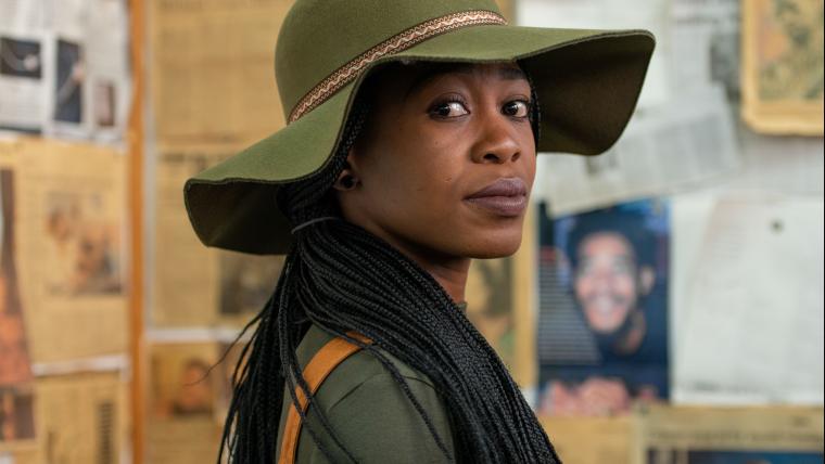 Woman with green wide rim hat