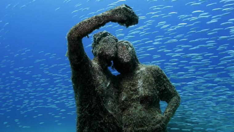 Beautiful News-Underwater sculpture.
