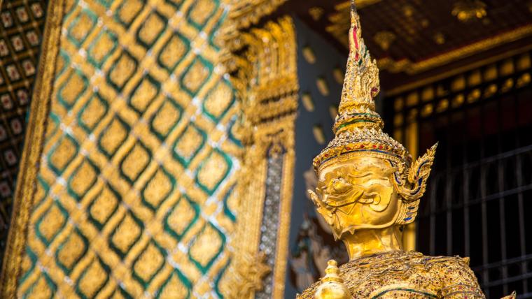 Beautiful News - Golden statue of religious significance in Thailand