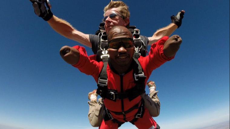 Man with no arms skydiving